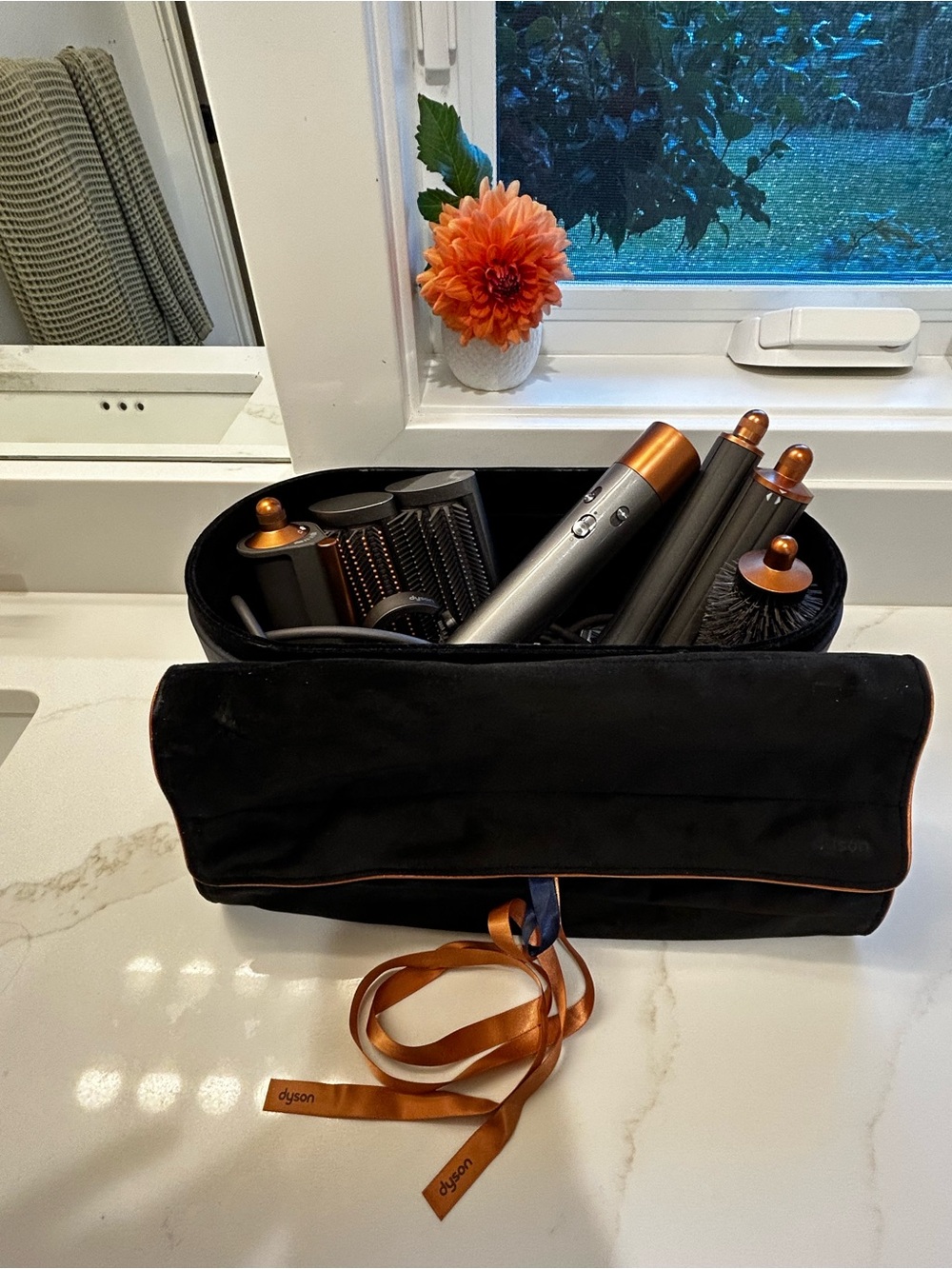 Dyson AirWrap- entire set plus box and travel case